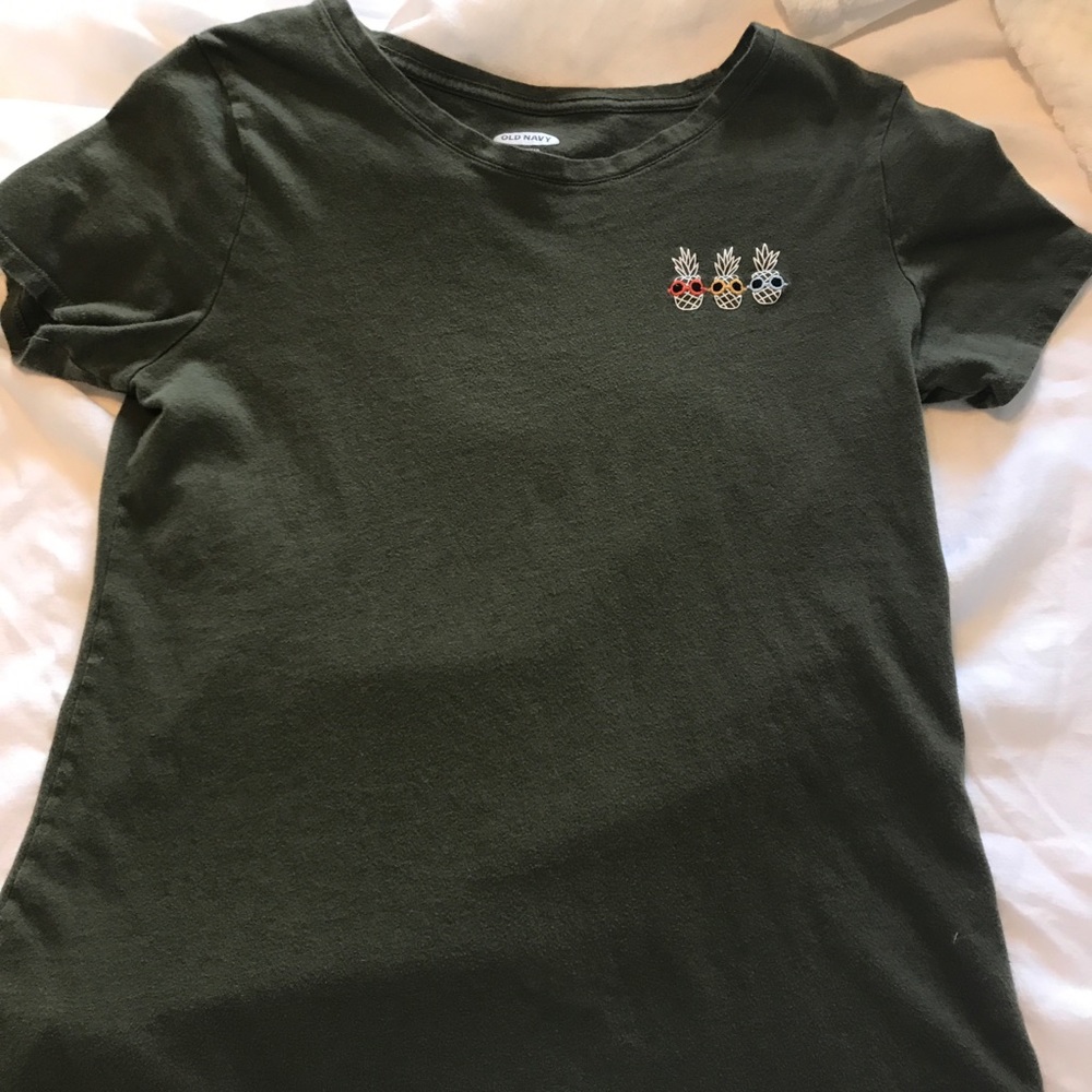 Old navy tee shirt